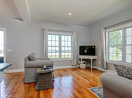 314b Chases Ln, Middletown, Ri 02842 in Middletown, RI (Photo 2 of 10)