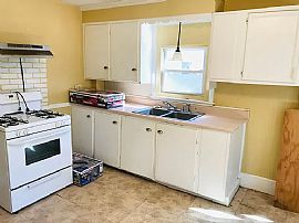 90 Clay St Apt 5, Central Falls, Ri 02863 in Central Falls, RI (Photo 4 of 6)