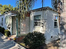 1 Bedroom  in Los Angeles, CA