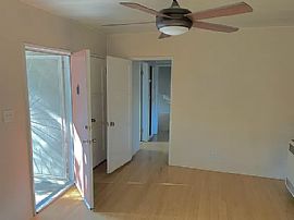 1 Bedroom  in Los Angeles, CA (Photo 2 of 4)