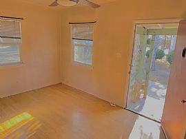 1 Bedroom  in Los Angeles, CA (Photo 3 of 4)