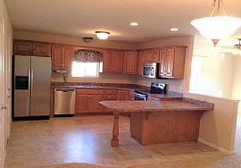 Beautiful 3 Bedroom 2 Bath Home For Rent in Manhattan, KS (Photo 2 of 8)