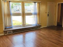 Beautiful 4 Bedroom 2 Bath Home For Rent  in Manhattan, KS (Photo 10 of 10)