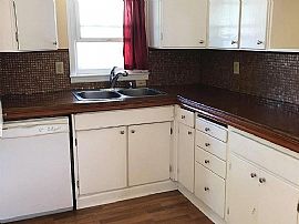 Beautiful 4 Bedroom 2 Bath Home For Rent  in Manhattan, KS (Photo 3 of 10)