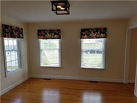 Spacious House For Rent, 16 Paddock Ln, Middletown, Ri 02842 in Middletown, RI (Photo 10 of 12)