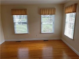 Spacious House For Rent, 16 Paddock Ln, Middletown, Ri 02842 in Middletown, RI (Photo 12 of 12)