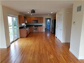 Spacious House For Rent, 16 Paddock Ln, Middletown, Ri 02842 in Middletown, RI (Photo 9 of 12)