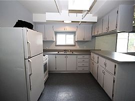 Beautiful 3 Bedroom 2 Bath Home For Rent in Keego Harbor, MI (Photo 4 of 7)