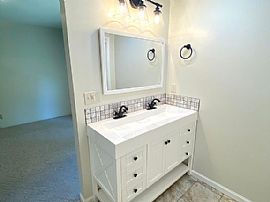 340 Wiley St, Ashland, Or 97520  Available For Rent  in Ashland, OR (Photo 11 of 12)