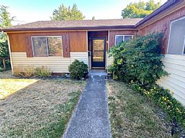 340 Wiley St, Ashland, Or 97520  Available For Rent  in Ashland, OR (Photo 2 of 12)