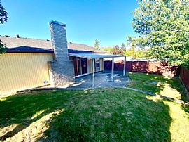 340 Wiley St, Ashland, Or 97520  Available For Rent  in Ashland, OR (Photo 3 of 12)