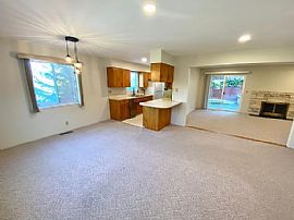 340 Wiley St, Ashland, Or 97520  Available For Rent  in Ashland, OR (Photo 4 of 12)