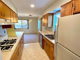 340 Wiley St, Ashland, Or 97520  Available For Rent  in Ashland, OR (Photo 6 of 12)