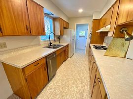 340 Wiley St, Ashland, Or 97520  Available For Rent  in Ashland, OR (Photo 7 of 12)