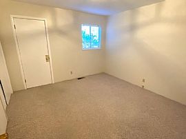 340 Wiley St, Ashland, Or 97520  Available For Rent  in Ashland, OR (Photo 9 of 12)