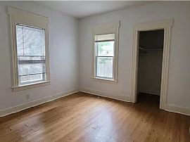 536 Laurel Ave, Bridgeport, Ct 06605 in Bridgeport, CT (Photo 2 of 6)