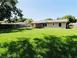 Well Maintained 3 Bedroom and 2 Bathroom in Texas City, TX (Photo 11 of 12)