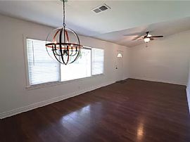 Well Maintained 3 Bedroom and 2 Bathroom in Texas City, TX (Photo 3 of 12)