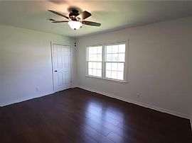 Well Maintained 3 Bedroom and 2 Bathroom in Texas City, TX (Photo 6 of 12)