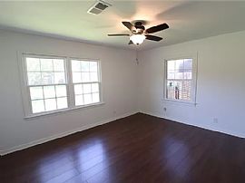 Well Maintained 3 Bedroom and 2 Bathroom in Texas City, TX (Photo 8 of 12)