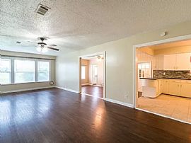 Charming and Great 3 Bedroom Home Furnished Highly Worth The Pr in Texas City, TX (Photo 2 of 12)