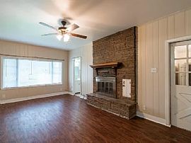 Charming and Great 3 Bedroom Home Furnished Highly Worth The Pr in Texas City, TX (Photo 4 of 12)