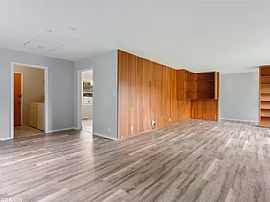 Charming and Great 3 Bedroom Home Furnished Highly Worth The Pr in Michigan City, IN (Photo 3 of 12)