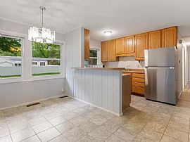Charming and Great 3 Bedroom Home Furnished Highly Worth The Pr in Michigan City, IN (Photo 6 of 12)