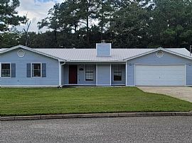 114 Peacock St, Daleville, Al 36322 in Daleville, AL
