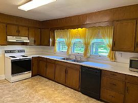 3476 Ford St, Hokes Bluff, Al 35903 in Gadsden, AL (Photo 5 of 12)