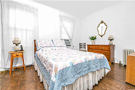 Spacious Single-Family Semi-Detached Colonial Home in Jamaica, NY (Photo 10 of 12)