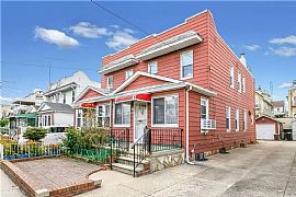 Spacious Single-Family Semi-Detached Colonial Home in Jamaica, NY (Photo 2 of 12)