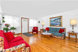 Spacious Single-Family Semi-Detached Colonial Home in Jamaica, NY (Photo 4 of 12)