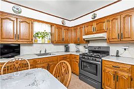 Spacious Single-Family Semi-Detached Colonial Home in Jamaica, NY (Photo 8 of 12)