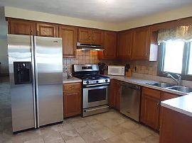 20 Lincoln Way, Narragansett, Ri 02882 in Narragansett, RI (Photo 2 of 9)