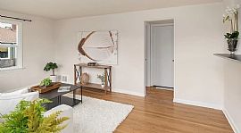 Bright and Cozy 3bd/2bth Central Seattle Home For Lease! in Seattle, WA (Photo 2 of 6)
