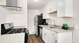 Bright and Cozy 3bd/2bth Central Seattle Home For Lease! in Seattle, WA (Photo 5 of 6)
