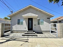 2 Bed From Flat For Rent in Van Nuys, CA