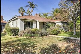 Spacious House For Rent  in Van Nuys, CA (Photo 2 of 5)