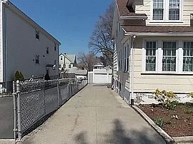 200 Hansen Ave, Bridgeport, Ct 06605 in Bridgeport, CT (Photo 9 of 12)