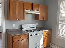 19 Waldorf Ave Unit 3, Bridgeport, Ct 06605 in Bridgeport, CT (Photo 3 of 12)