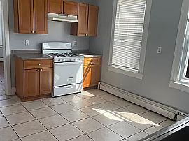 19 Waldorf Ave Unit 3, Bridgeport, Ct 06605 in Bridgeport, CT (Photo 4 of 12)