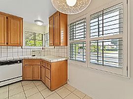 Located on a Beautiful Street of Tarzana, Is Nestled This Quant in Reseda, CA (Photo 3 of 5)