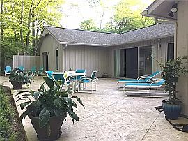 Recently Renovated 2,924 Sf Ranch in Ledgewood on a Wooded Lot  in Strongsville, OH (Photo 2 of 12)