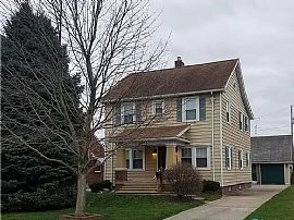 Unique Character in This Eastmoreland Home Plus The Bonus of Po in Oregon, OH