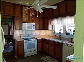 Unique Character in This Eastmoreland Home Plus The Bonus of Po in Oregon, OH (Photo 4 of 7)