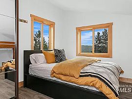 Single Family Residence  in Boise, ID (Photo 5 of 11)