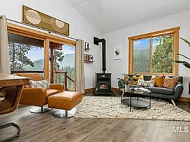 Single Family Residence  in Boise, ID (Photo 8 of 11)