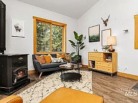 Single Family Residence  in Boise, ID (Photo 9 of 11)