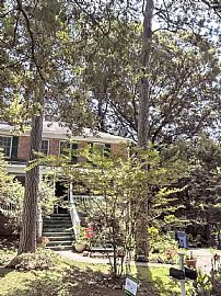 Well Positioned Home For Life Comfort in Los Angeles, CA (Photo 10 of 12)